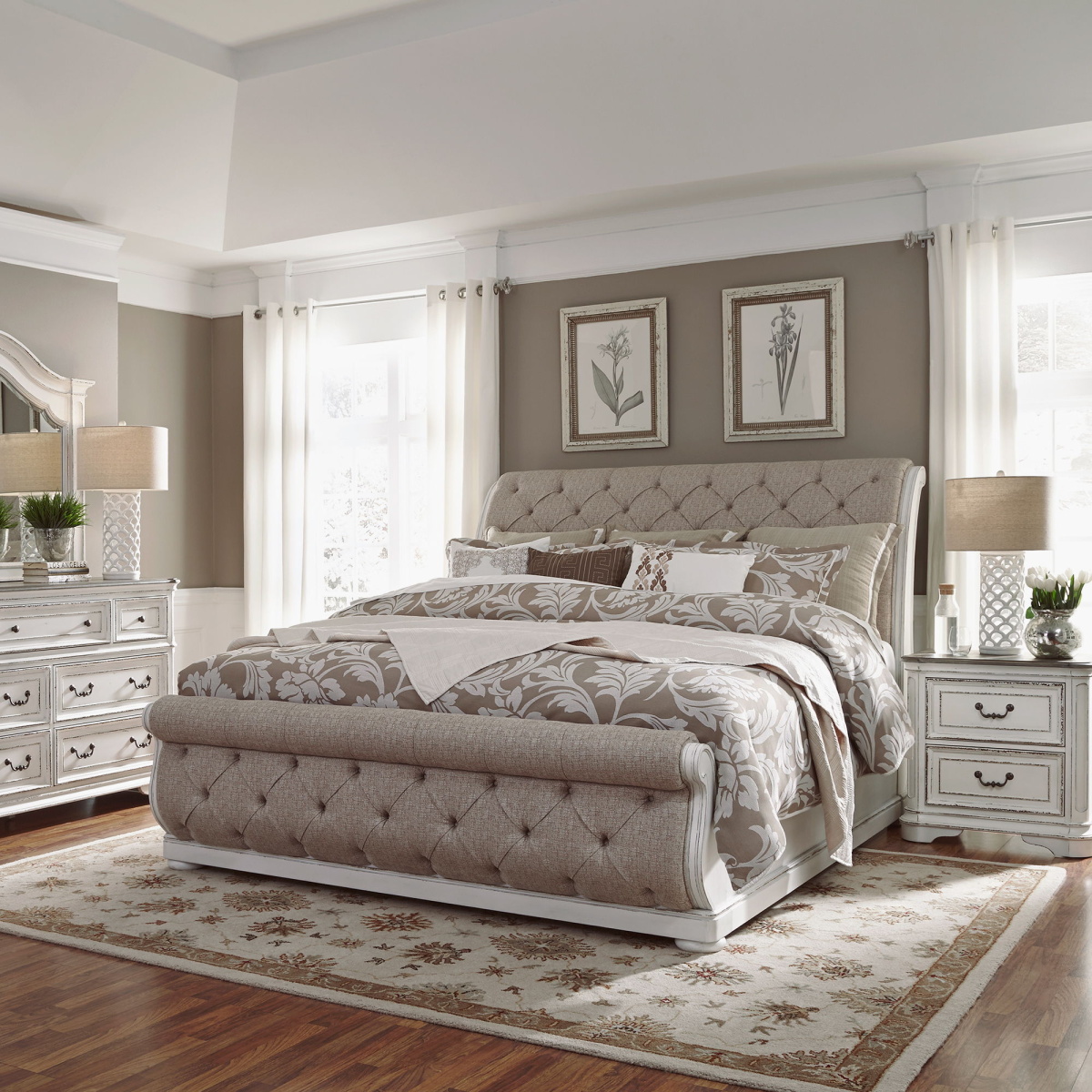 1e0d44f68299f6c647cb4eb41d14100c Magnolia Manor - 4 Piece Bedroom Set (Queen Upholstered Sleigh Bed, Dresser & Mirror, Nightstand) - White - Image 1
