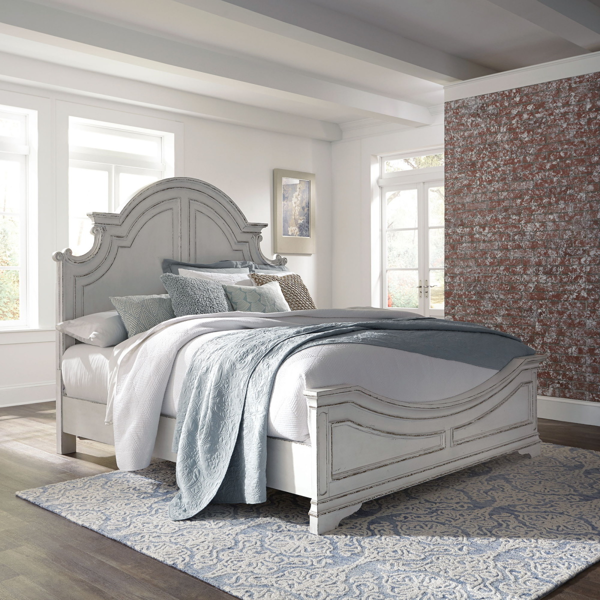acfd17d9e5918e331df192bd0fc4ab3e Magnolia Manor - Queen Panel Bed - White - Image 1