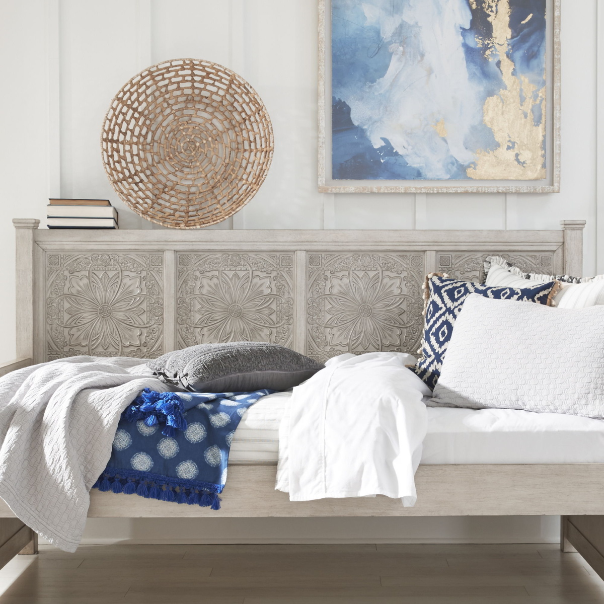 5f330eae06f65f08626446ad9aa26775 Heartland - Daybed Decorative Back - White - Image 1