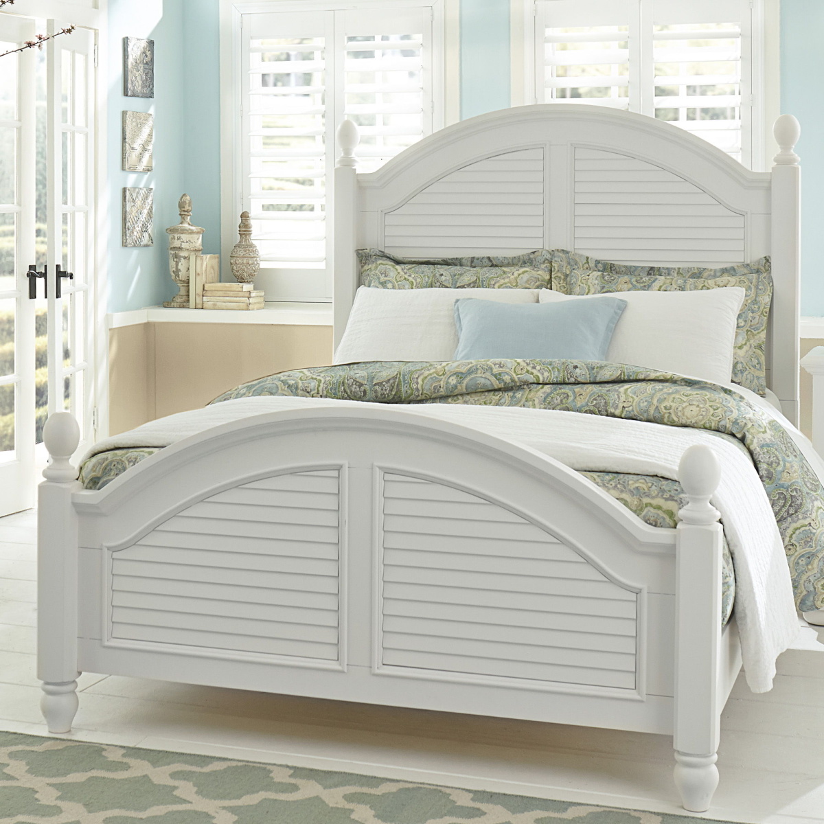 42bfae58c708dbfdf02fb4598e03efc6 Summer House - Queen Poster Bed - White - Image 1