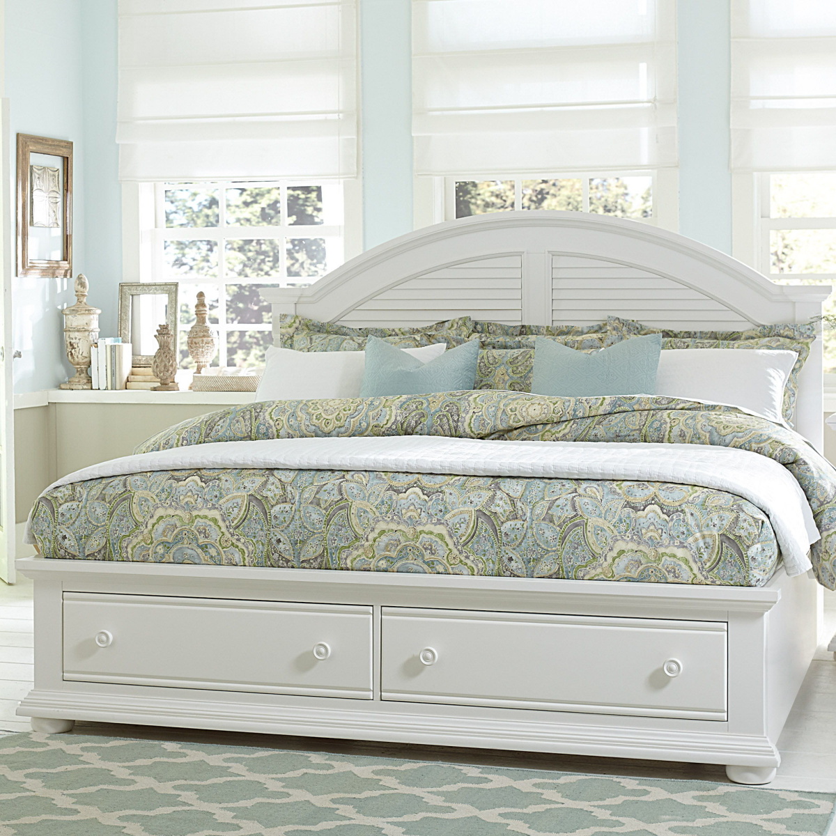 e691822aa9eaec1b0479e3e7f6b865ff Summer House - Queen Storage Bed - White - Image 1