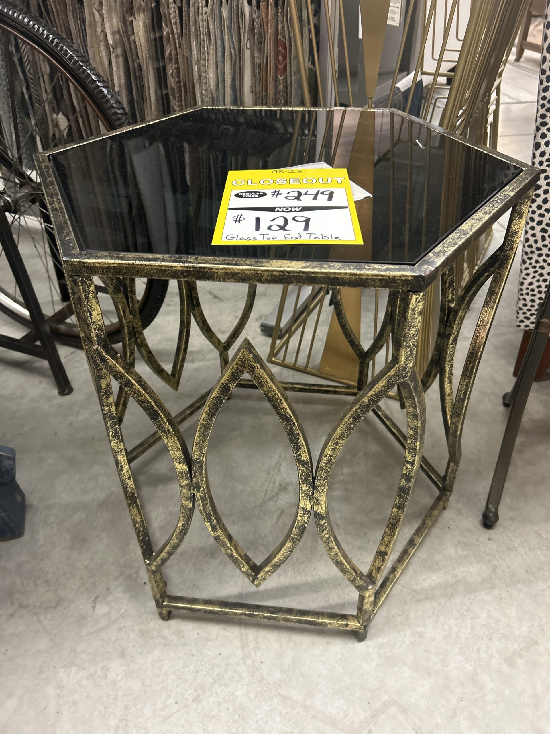 64362a11-e41b-499c-b491-aa0e72435b08-5300-0000033cc561e532_file Glass Top End Table - Image 1