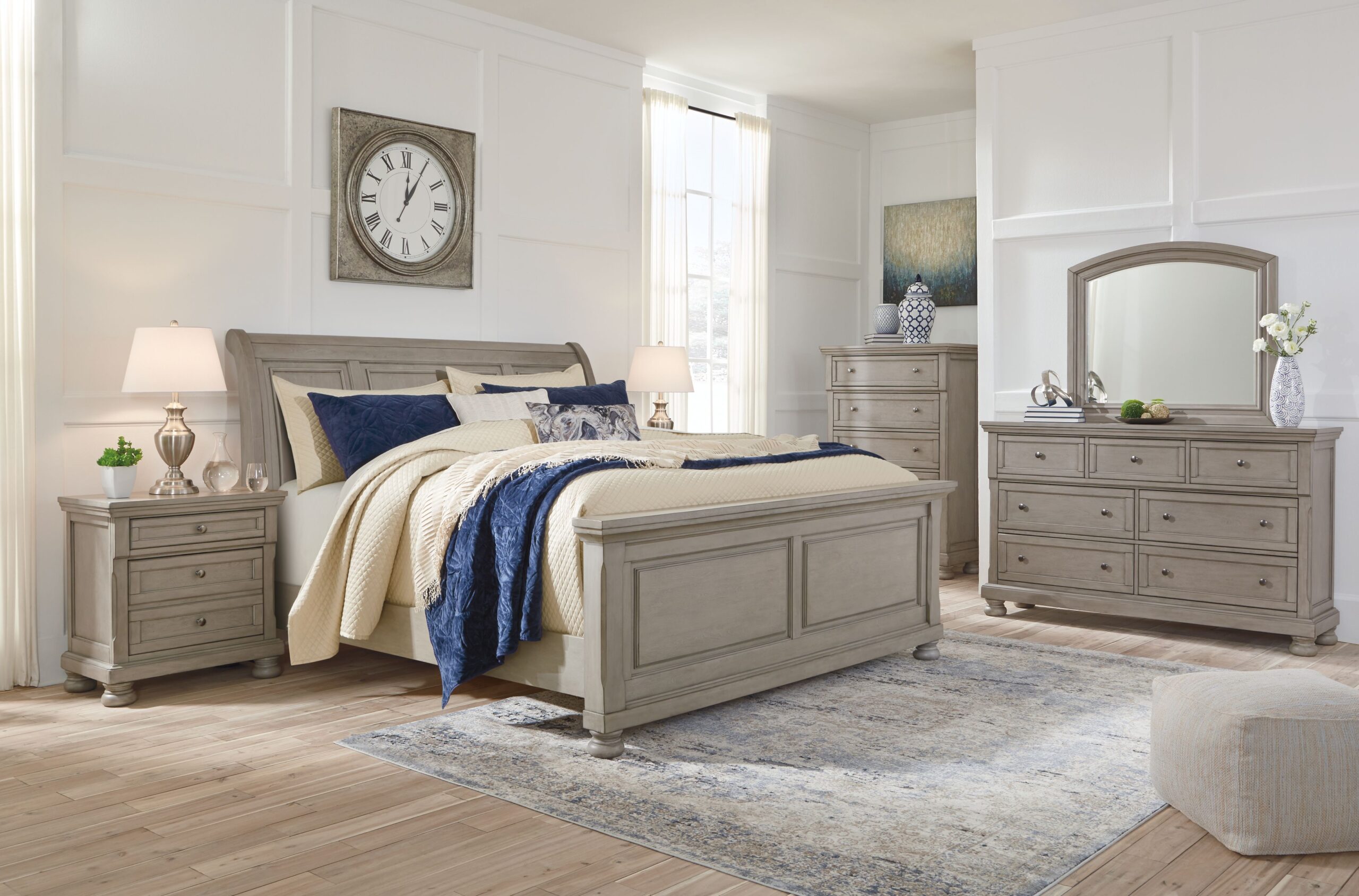 Lettner - Queen Sleigh Bed - 6 Pc. - Dresser, Mirror, Chest, Queen Bed - Light Gray