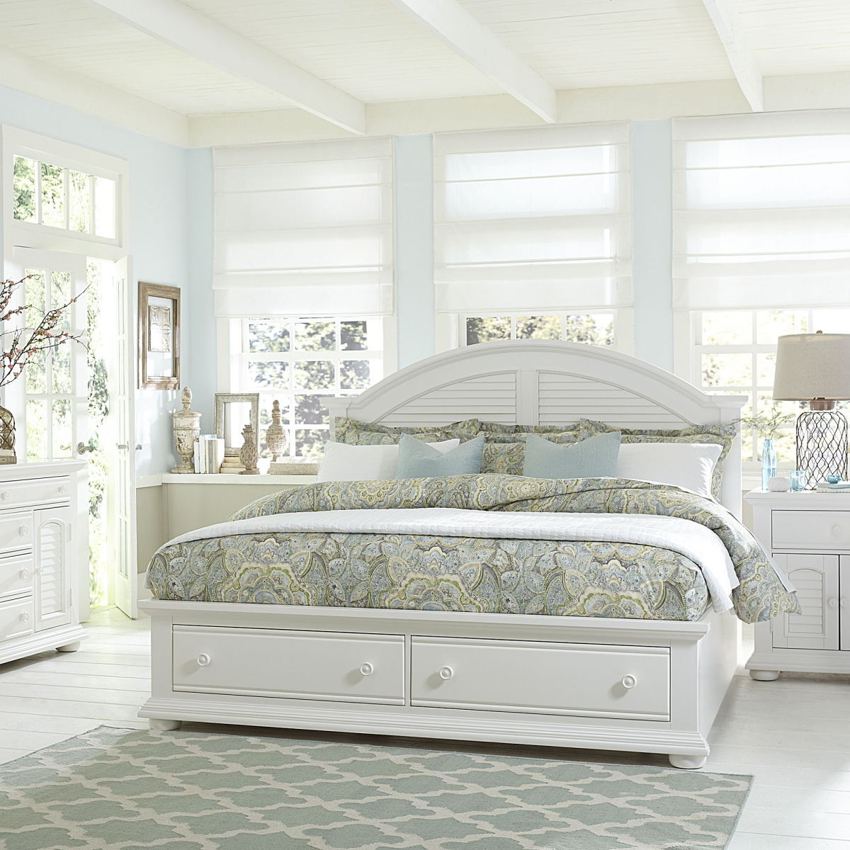 700682e31ff287b0256706c376b5b86f Summer House - 4 Piece Bedroom Set (King Storage Bed, Dresser & Mirror, Nightstand) - White - Image 1