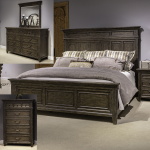 Paradise Valley - 4 Piece Bedroom Set (Queen Panel Bed, Dresser & Mirror, Chest) - Saddle Brown