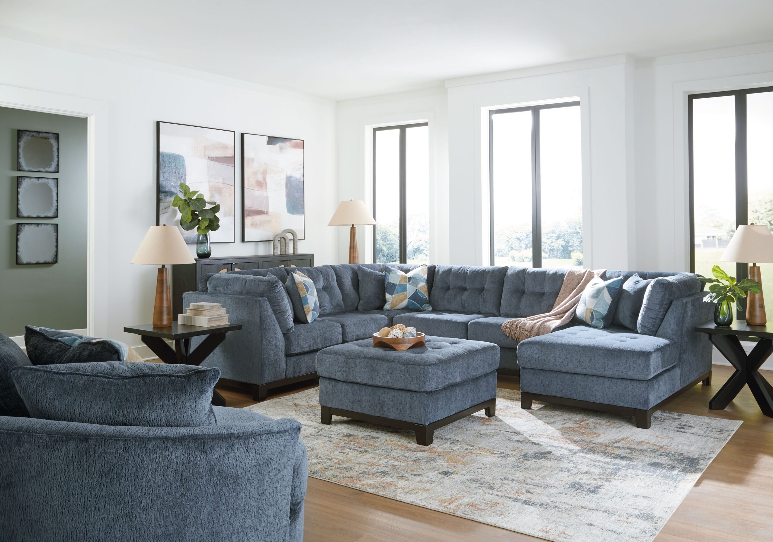 Maxon Place - 5 Pc. - 3-Piece Sectional With Raf Corner Chaise, Chair, Ottoman - Navy
