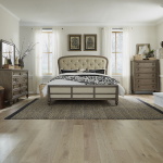 Americana Farmhouse - 4 Piece Bedroom Set (King Shelter Bed, Dresser & Mirror, Chest) - Light Brown