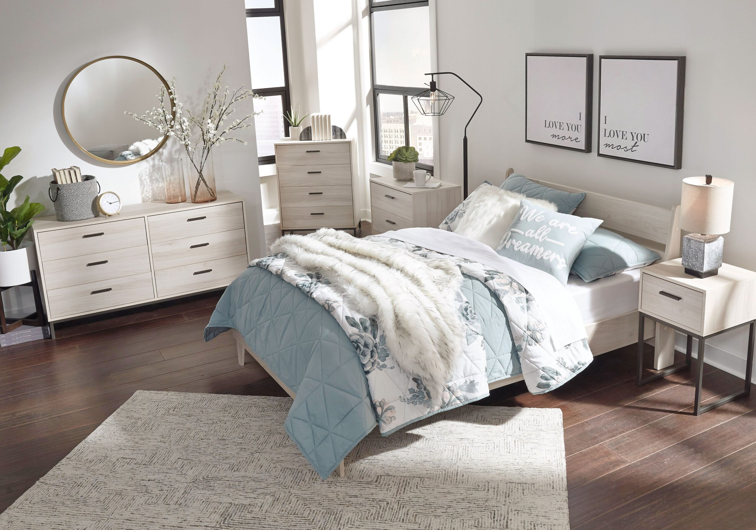 Socalle - 5 Pc. - Dresser, Full Panel Platform Bed, 2 Nightstands - Natural