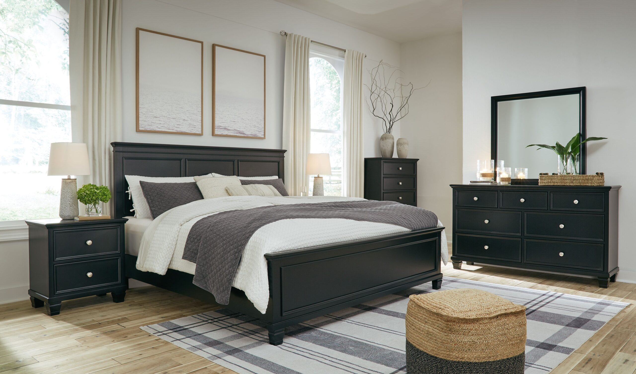 Lanolee - 7 Pc. - Dresser, Mirror, King Panel Bed, 2 Nightstands - Black